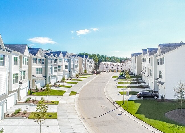 Foto del edificio - Avalon Townhome Collection Brier Creek