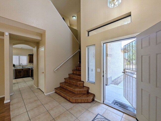 Building Photo - 8861 W Paradise Dr