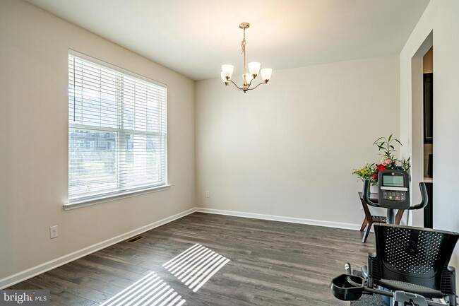 Foto del edificio - 225 Seven Springs Ln