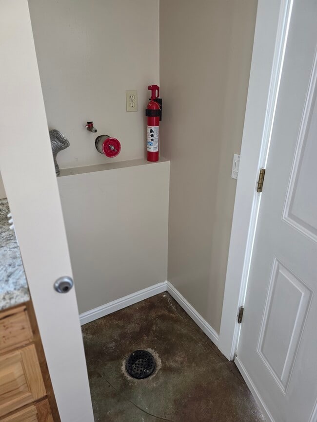 Building Photo - 8827 Gorgoza Dr