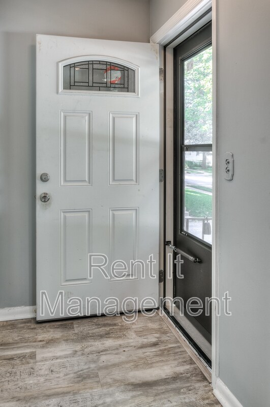 Building Photo - 1711 S 61st Ave