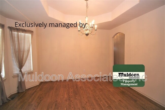 Building Photo - 5637 Cross Creek Dr