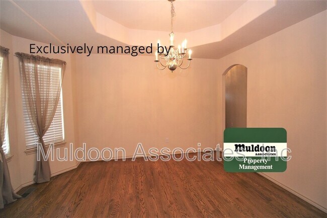 Foto del edificio - 5637 Cross Creek Dr