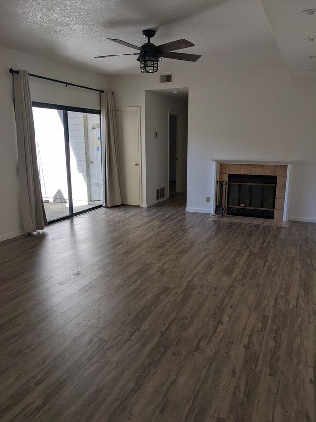 Building Photo - Ground floor Condo with Garage