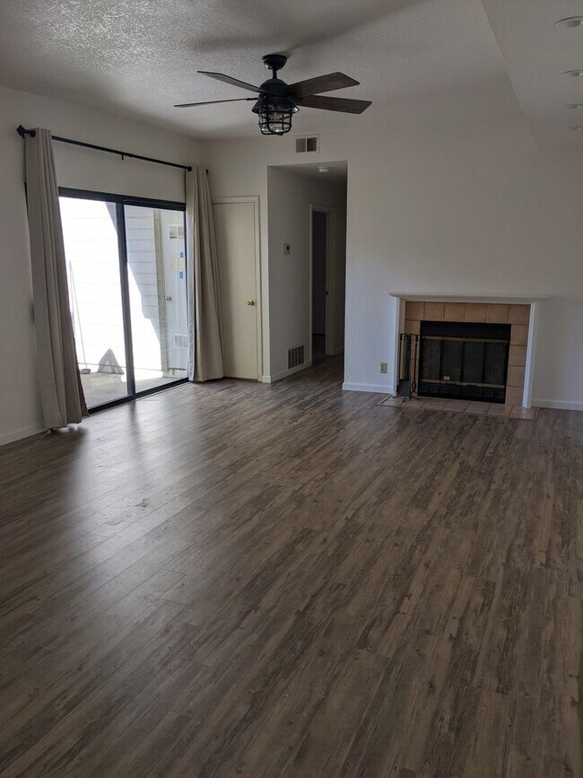 Foto del edificio - Ground floor Condo with Garage