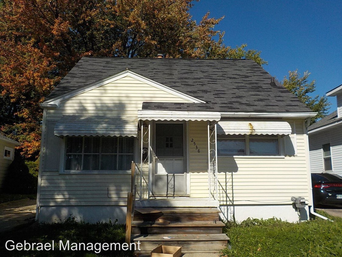 Foto principal - 2538 Cumings Ave