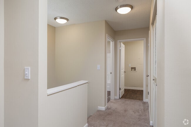 1BR , 1,5BA - 660SF | The Chestnut - Hills at Oakwood