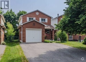 Building Photo - 301 Woodlawn Crescent