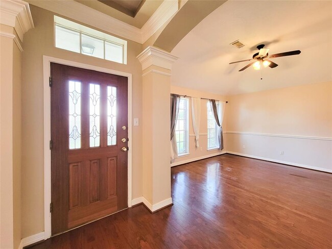 Building Photo - 3218 Vanity Dr