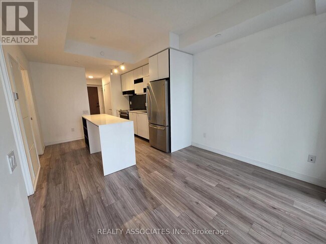 Photo du bâtiment - 4065 Confederation Pkwy