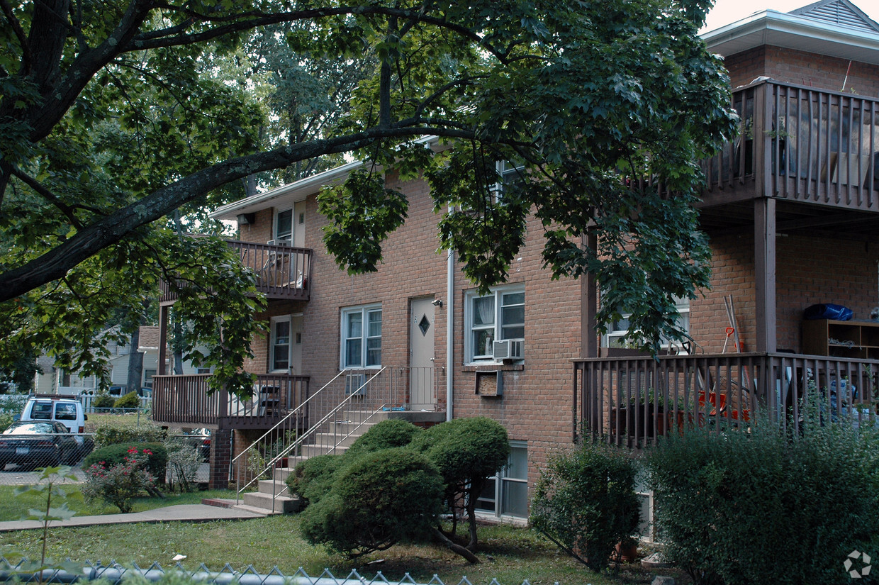 Building Photo - 15 E Funston Ave