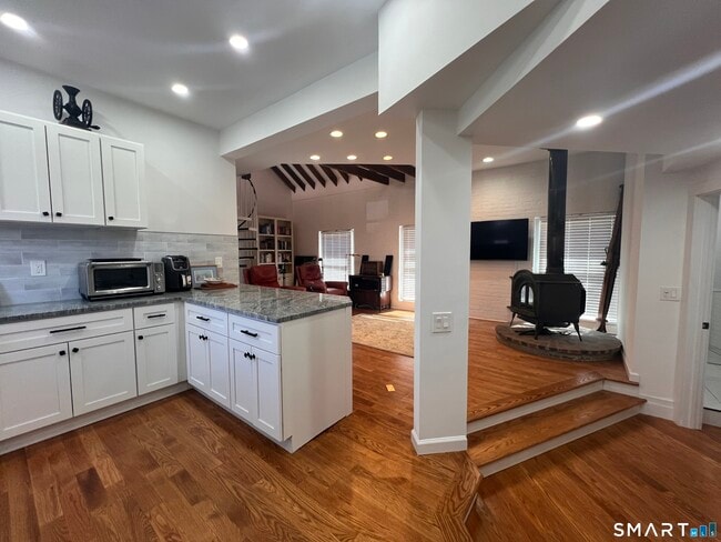 Building Photo - 485 Beechwood Ave