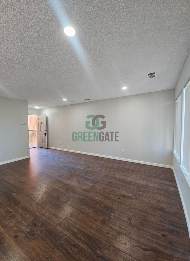 Building Photo - 495 Cherry Ln