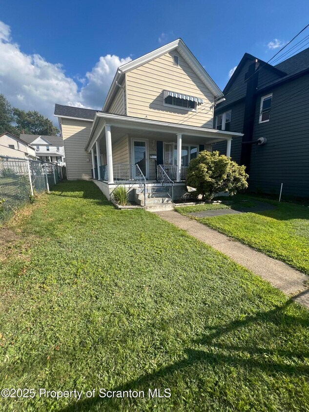 Foto principal - 1306 Adams Ave