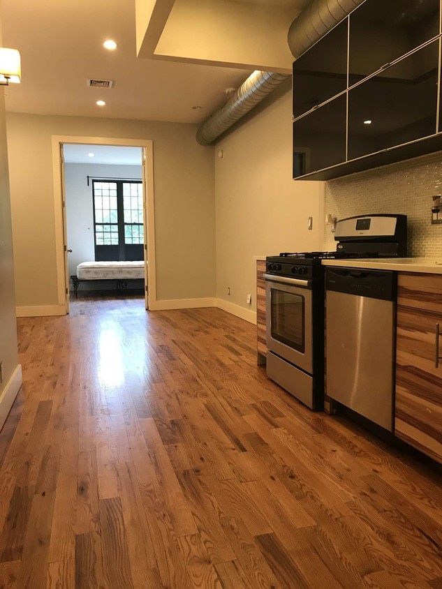Primary Photo - 143 Bleecker St