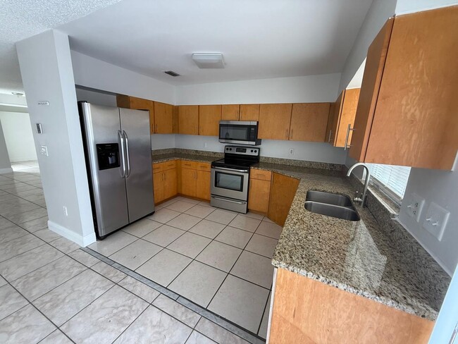 Building Photo - Spacious 3-Bedroom, 2-Bath Home in Prime O...