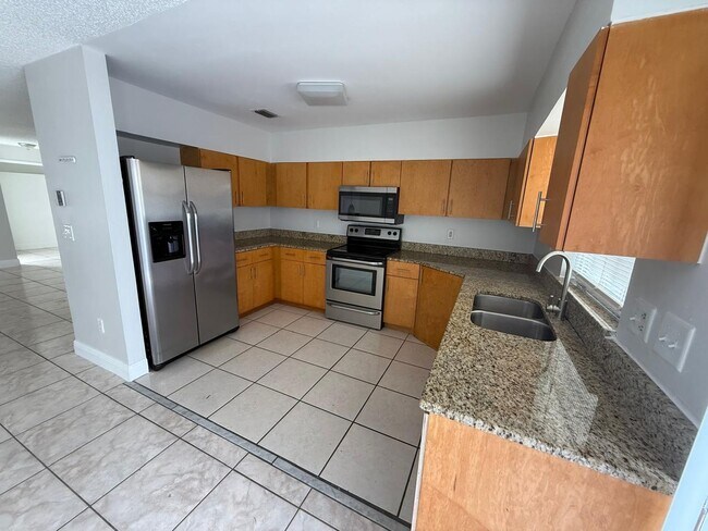 Foto del edificio - Spacious 3-Bedroom, 2-Bath Home in Prime O...