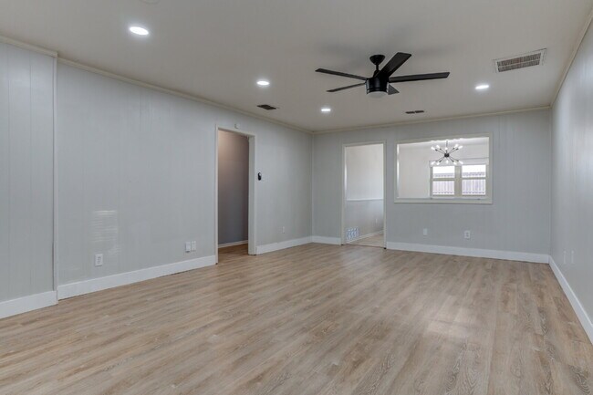 Foto del edificio - 4 Bed 3 Bath Pre-lease in Central Lubbock!!!