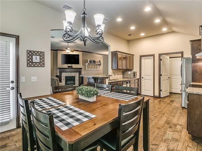 Building Photo - (3) Bed/(2) Bath in Red Canyon Ranch Avail...