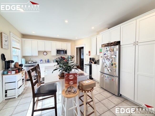 Building Photo - 73 Leicester St