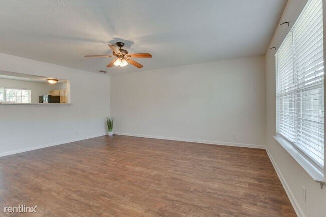 Building Photo - 2 br, 2.5 bath Townhome - 308 Arapaho Drive