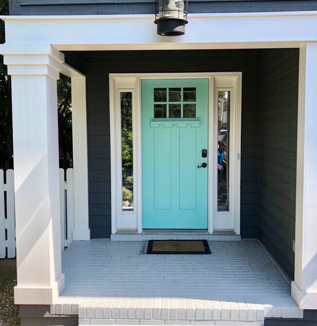 Building Photo - Beautiful Furnished Croatan Beach Home.