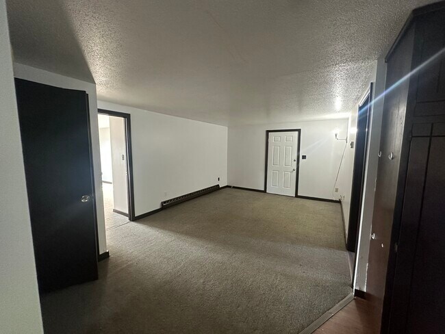 Building Photo - 220 Farmington Ave