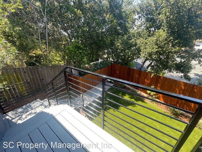 Foto del edificio - 1 br, 1 bath House - 2504-A Ralston Ave