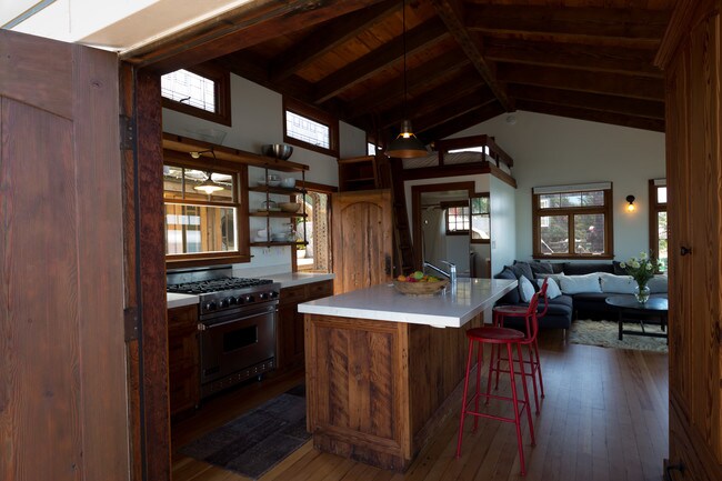 Building Photo - 305 Shoreside Dr