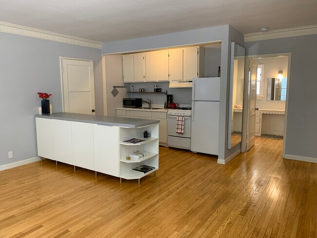 Building Photo - 1132 Larrabee St