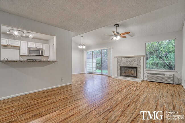 Building Photo - 3 Bed 3 Bath Condo w/ Basketball Court and...