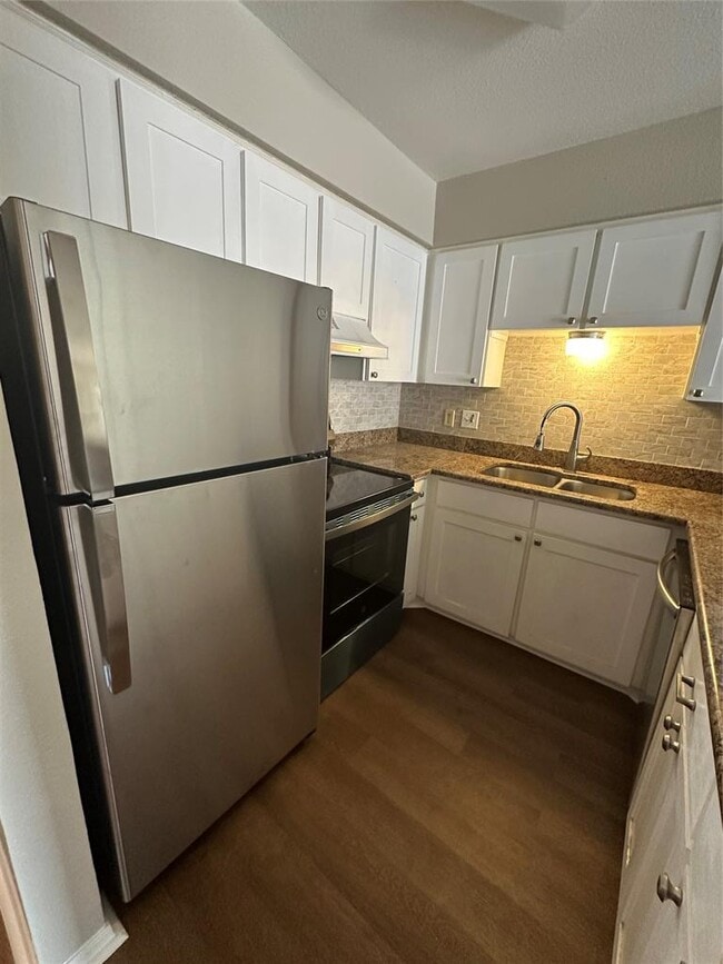 Building Photo - 1210 Hi Stirrup