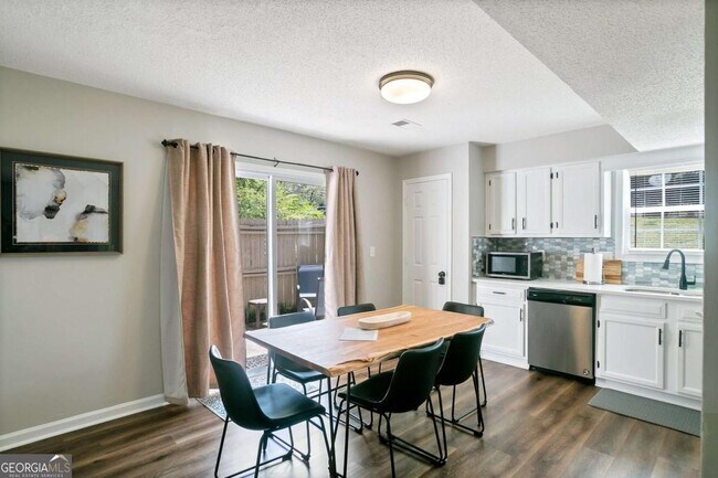 Foto del edificio - 4523 Coopers Creek Cir SE