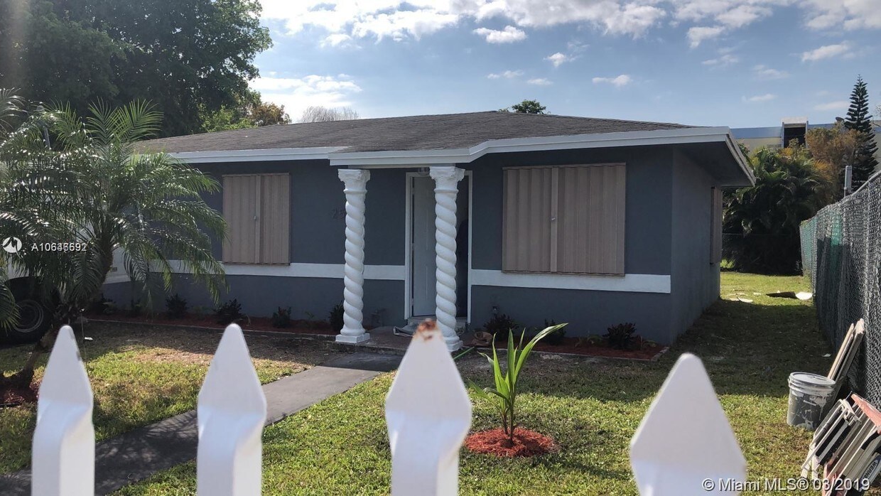 Foto principal - 2508 Superior St