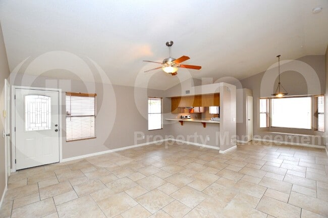 Building Photo - 169 S Criss St