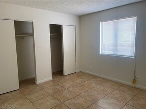 Building Photo - 4570 Carriage Park Dr