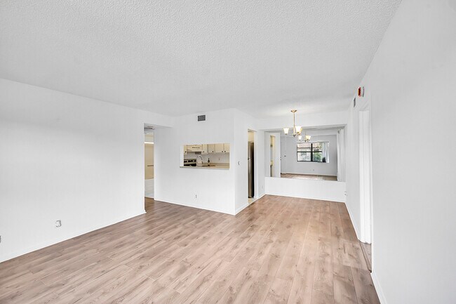 Building Photo - 7226 Golf Colony Ct