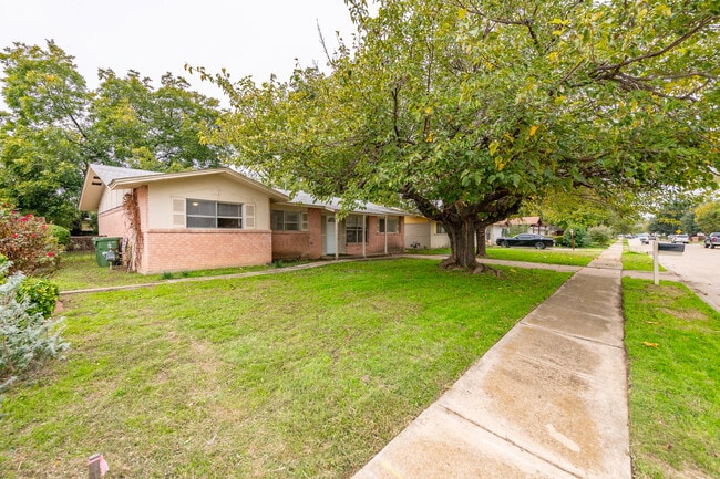 Building Photo - 1816 E Tucker Blvd