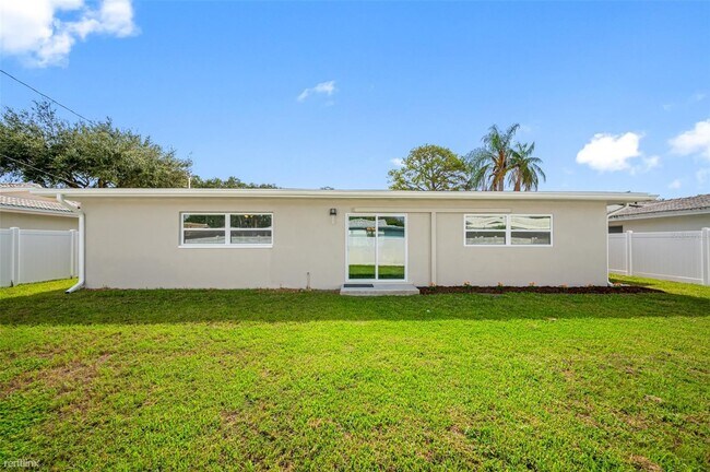 Foto del edificio - 3 br, 2 bath House - 2320 Surrey Lane
