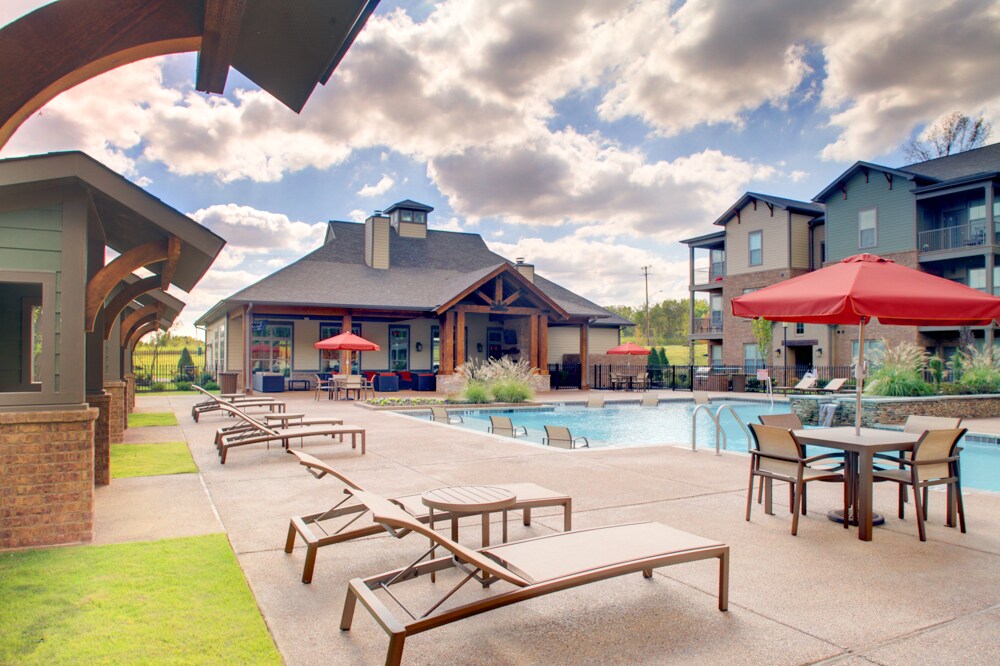 Hall Creek Apartments in Arlington, TN