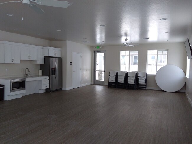 Club house common room - 14576 S Quiet Shade Drive