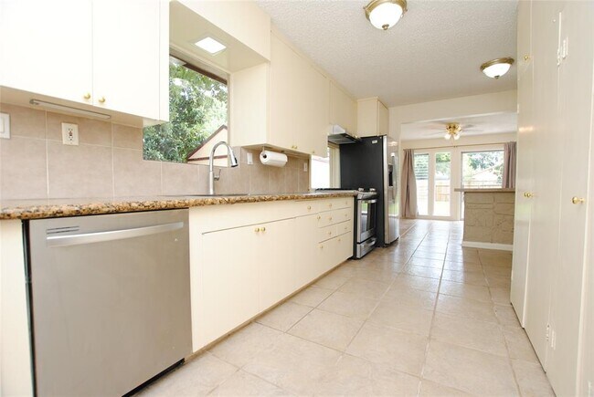 Foto del edificio - 9602 Highmeadow Dr