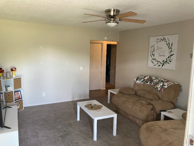 Foto del edificio - 142 Meredith Cir