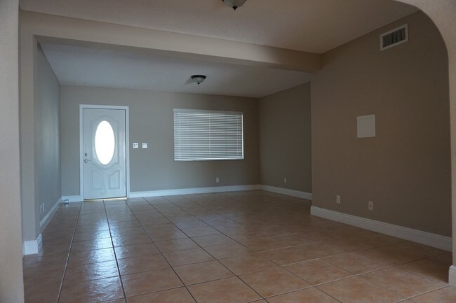 Building Photo - 252 W 37th St