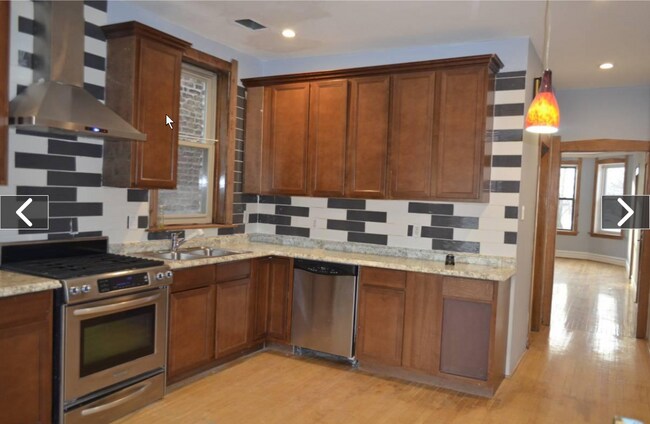 Foto del edificio - 4723 N Maplewood Ave