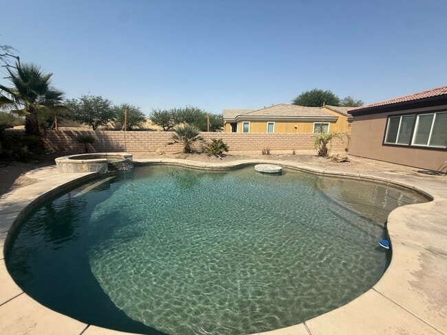 Building Photo - 103 Romanza Ln