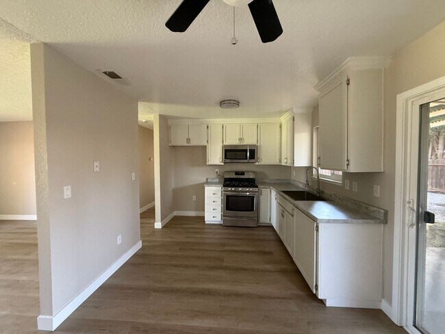 Foto del edificio - Comfort & Convenience in Patterson