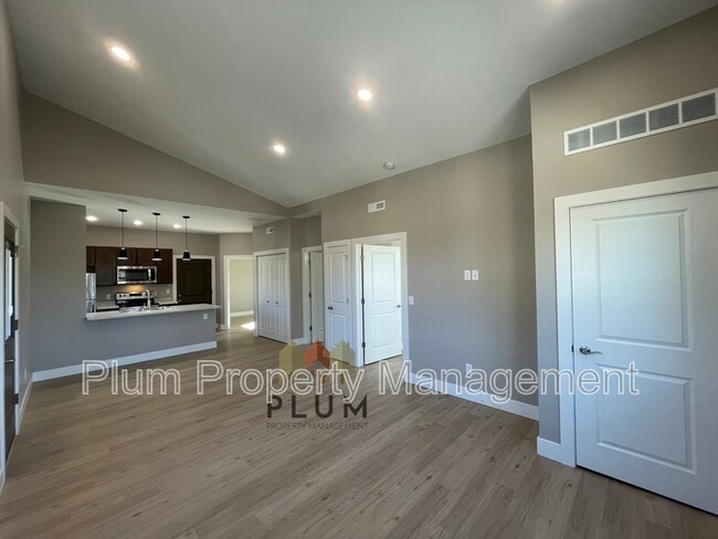 Building Photo - 1724 S 14th St W