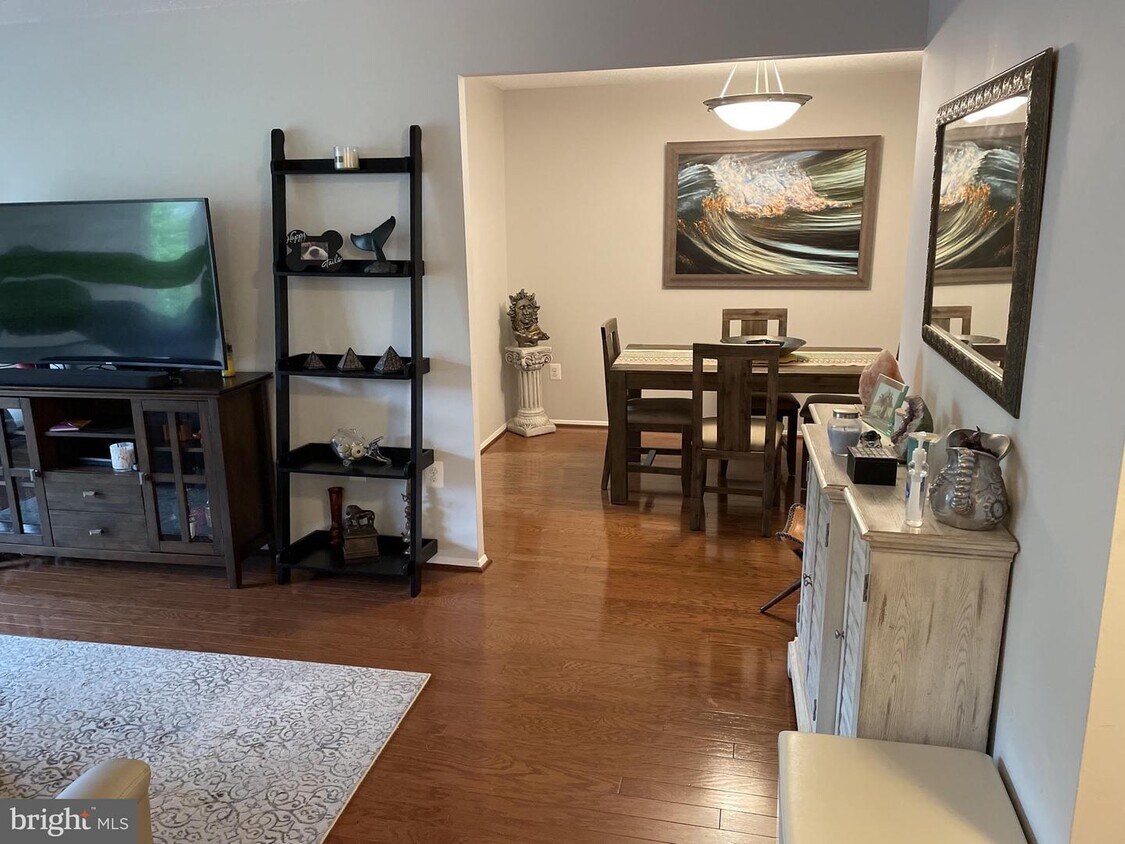 4500 S Four Mile Run Dr Unit 329, Arlington, VA 22204 Room for Rent in Arlington, VA