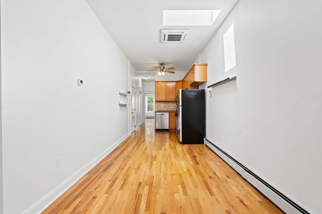 Building Photo - 349 7th St